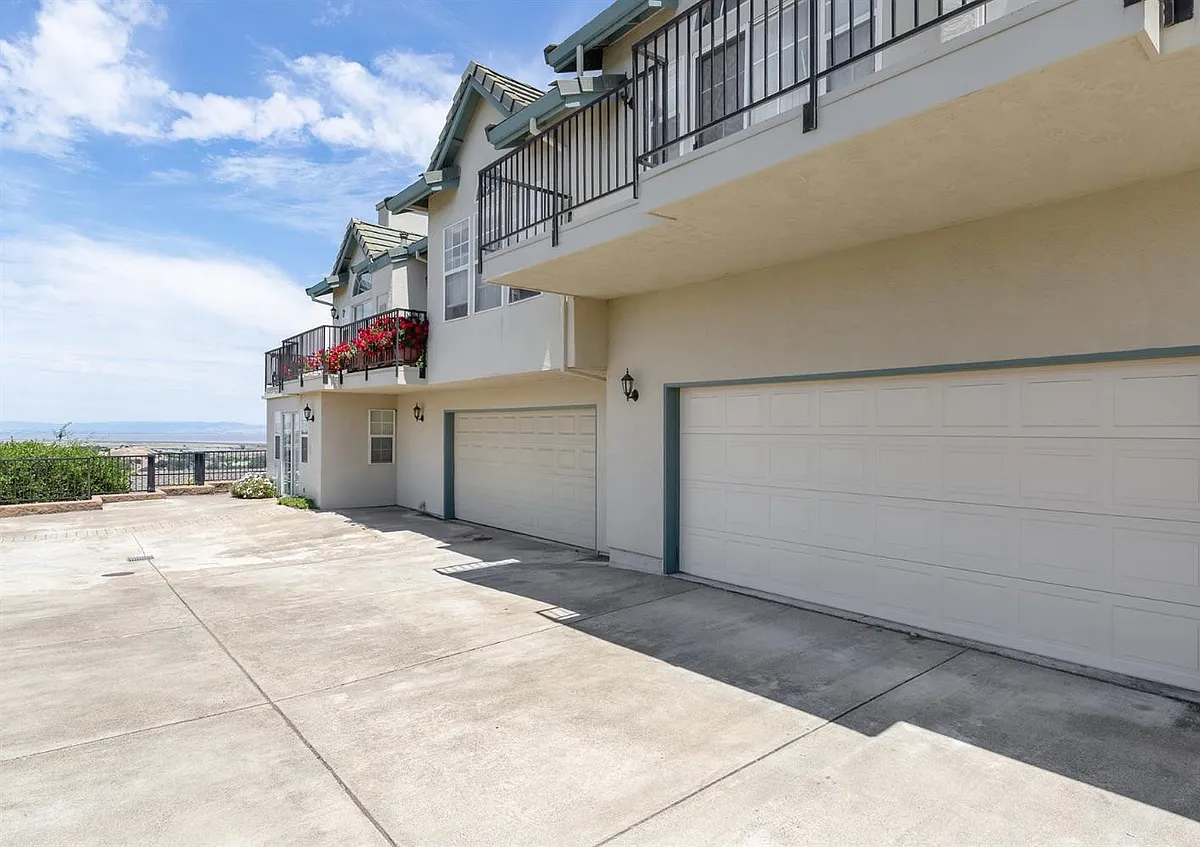 Building Photo - 260 Channing Way #9