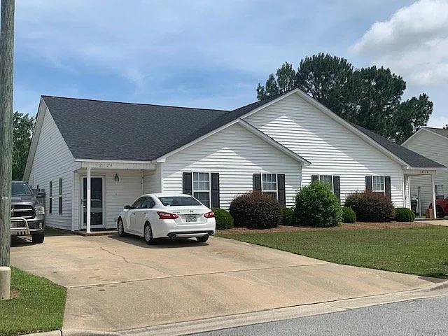 3 bed, 2.0 bath, 1287 sqft, $1,410 — Photo 1