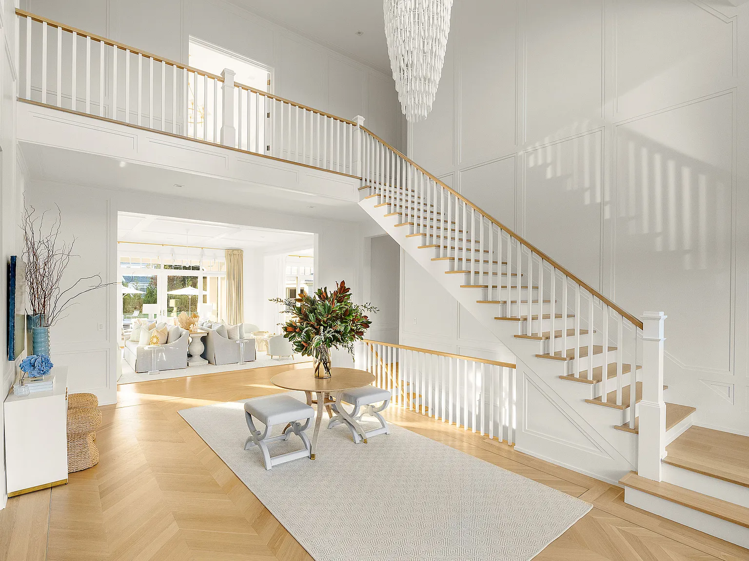 Exquisite Water Mill Estate - Hamptons Luxury Redefined — Photo 3