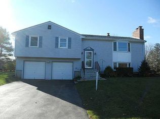 24 Hillcrest Rd, Portsmouth, RI 02871