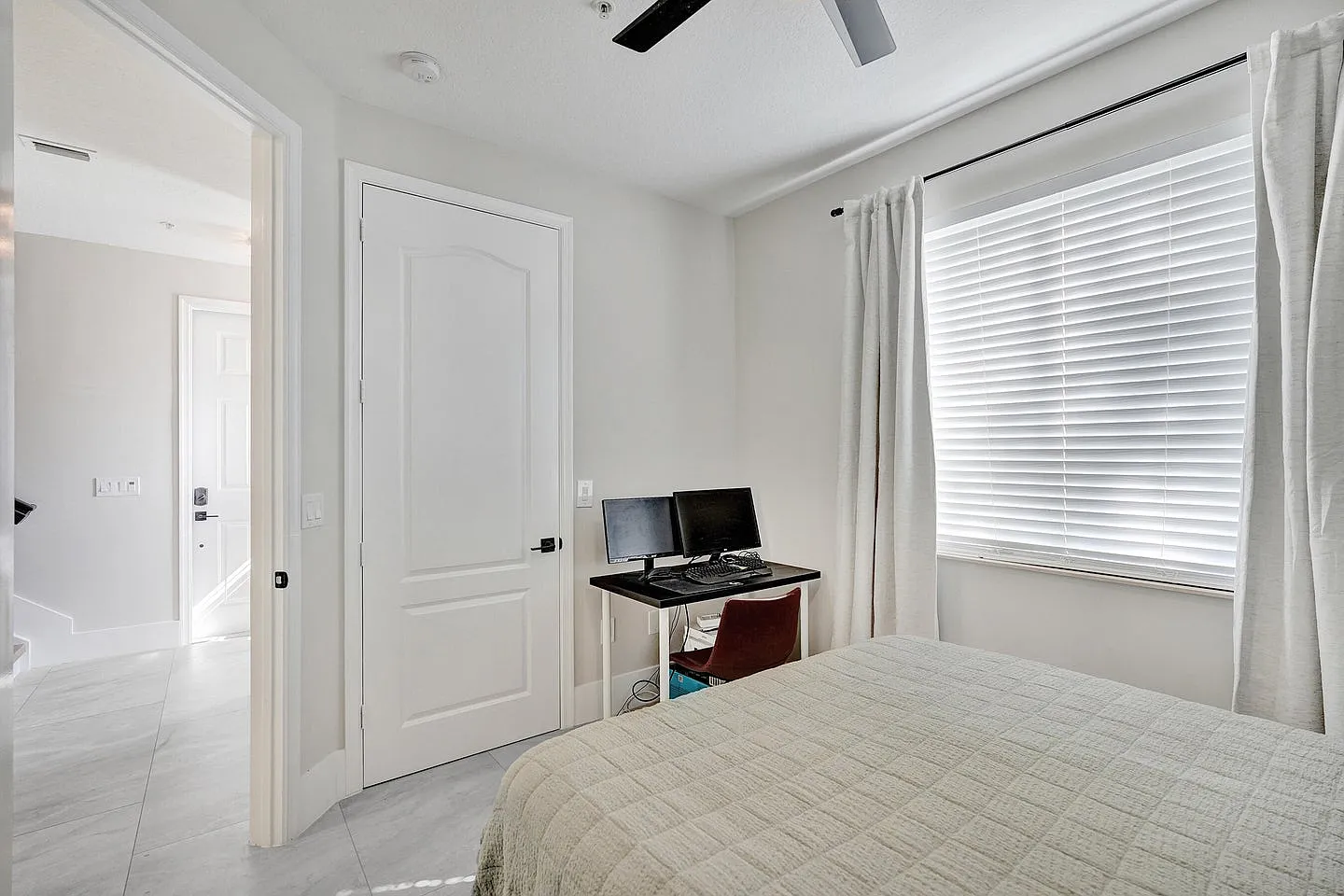 3 bed, 3.5 bath, 1957 sqft, $4,500 — Photo 4