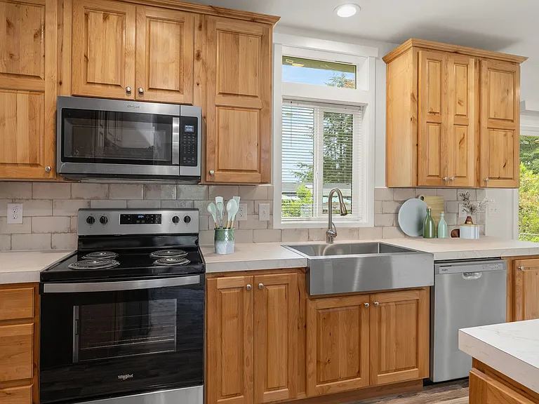 6772 NE Whidbey Dr — Photo 12