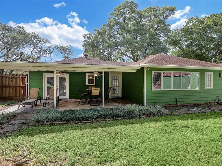 906 T C Jester Blvd — Photo 1