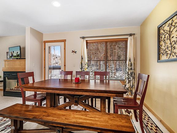 3rd image of 211 Wolf Park Ln