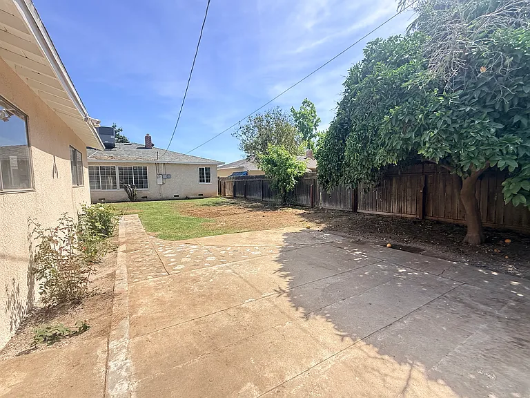 223 E Robinson Ave — Photo 29