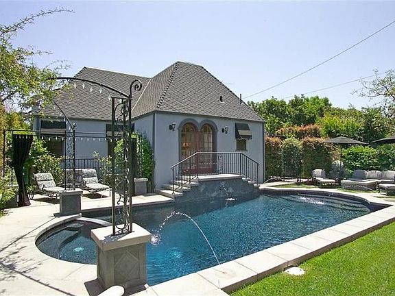 SPARKLING BLUISH GRAY BOTTOM POOL