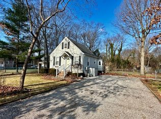5 James Pl, Saint James, NY 11780