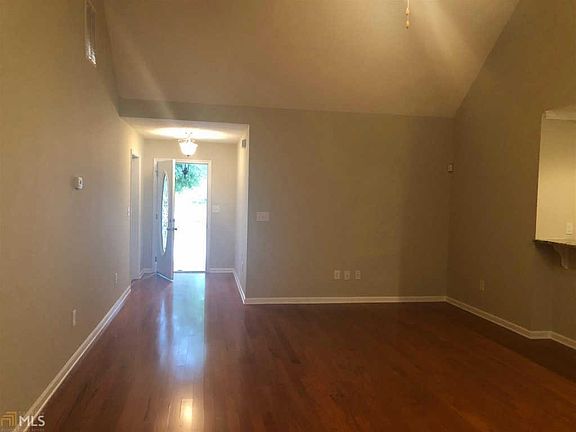 4th image of 34 Pacific Ave