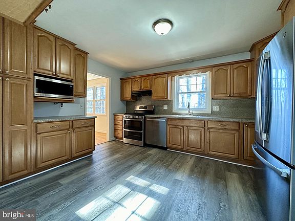 4th image of 203 Wilshire Ln