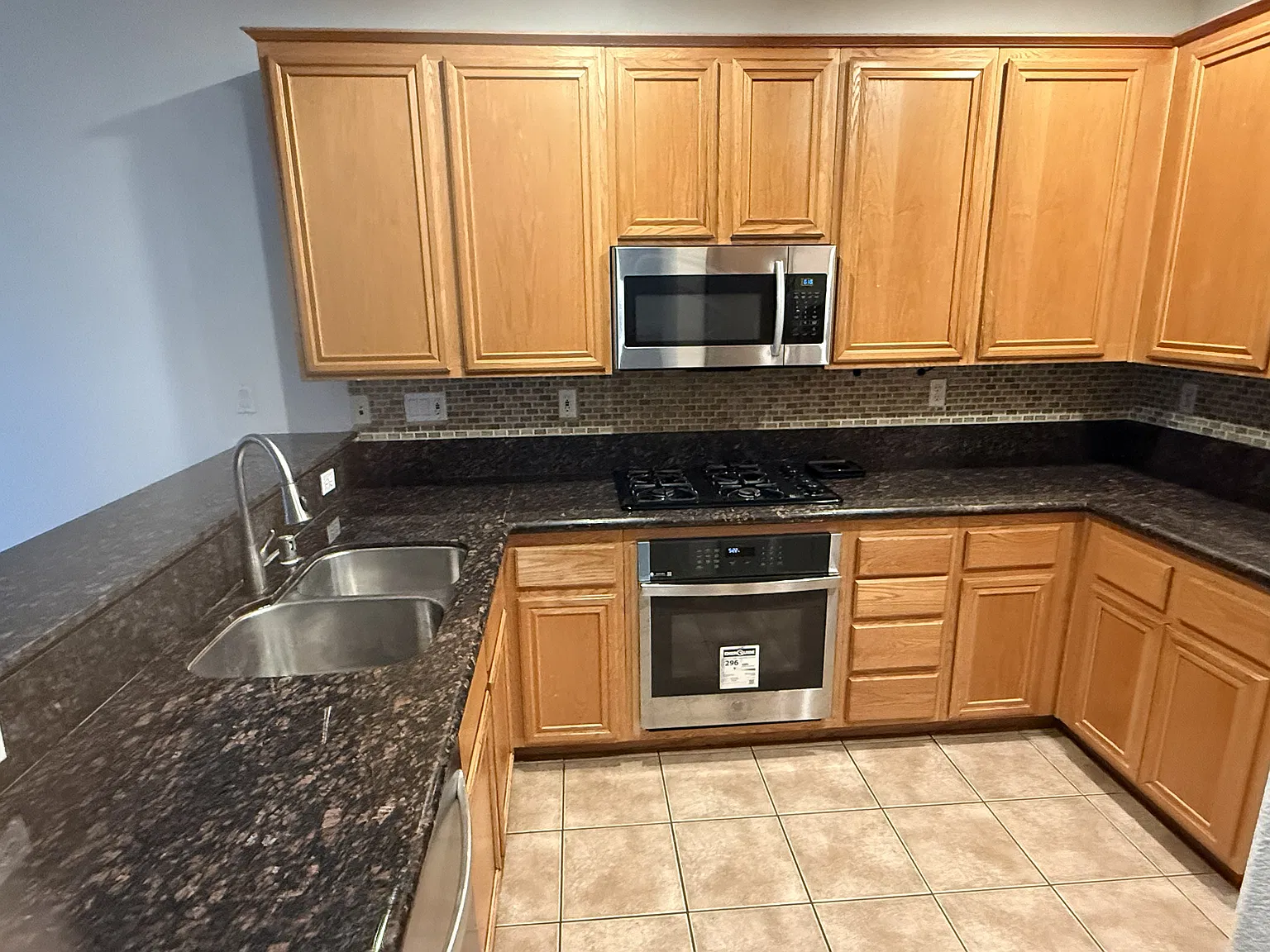3 bed, 2.5 bath, 1410 sqft, $4,250 — Photo 4