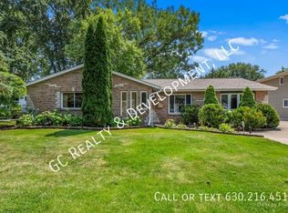 1123 Duxbury Ln, Schaumburg, IL 60193