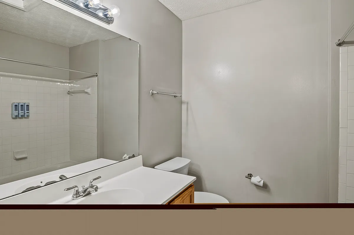 Building Photo - 8755 Thornbrook Dr #1