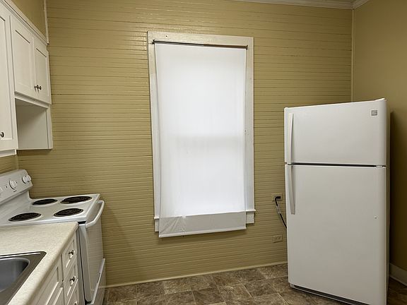 3rd image of 329 Sanford Ave