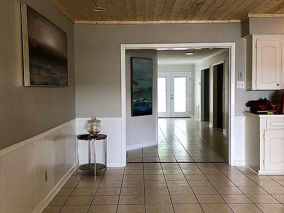 5th image of 923 W McNeese St
