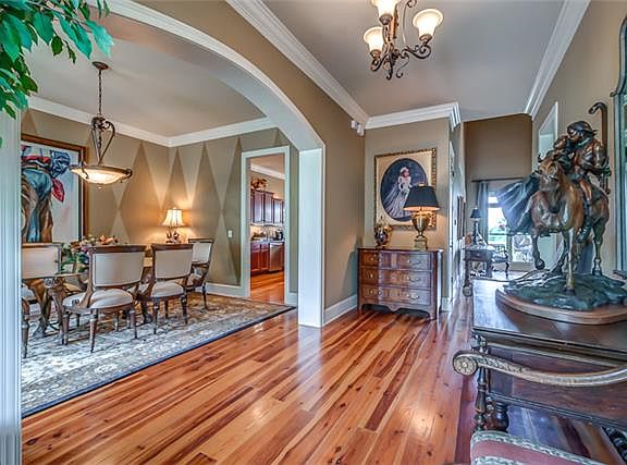 5th image of 422 Wild Elm St