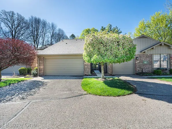 1934 Burning Bush Ct, Rochester, MI 48309