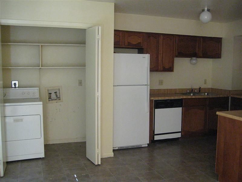 Kitchen / Laundry