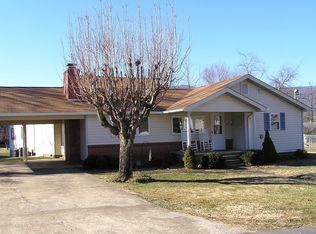 63 Avery St, Waynesville, NC 28786