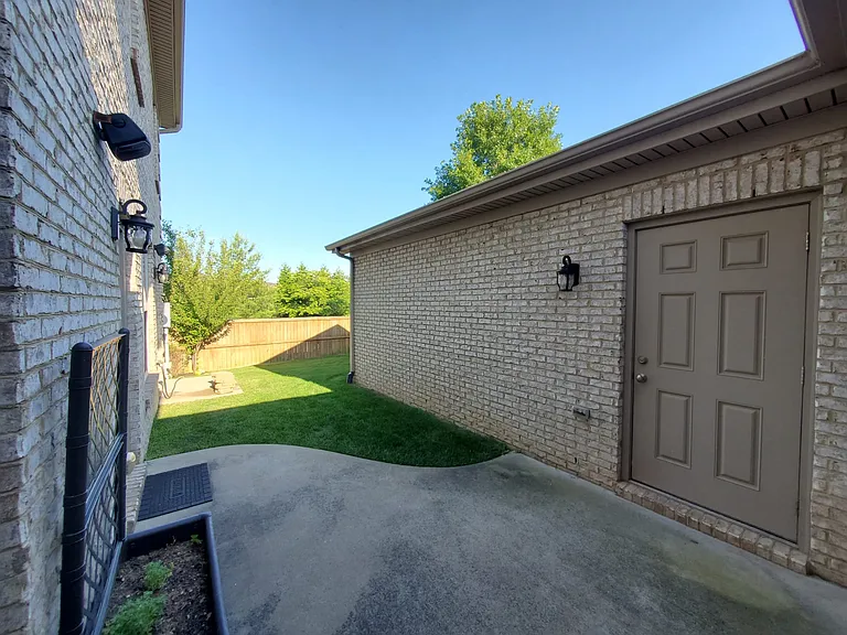 3260 Beacon St — Photo 34