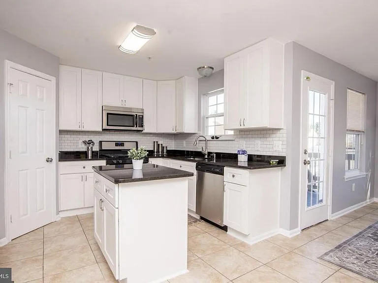 8800 Community Square Ln — Photo 8