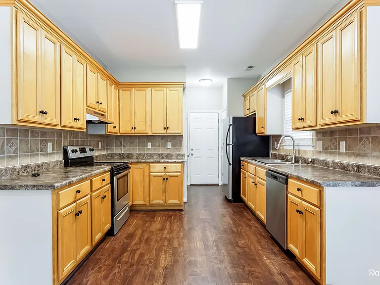 137 Daventry Dr — Photo 4