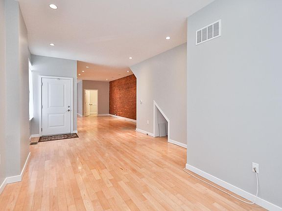2nd image of 3000 W Girard Ave