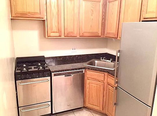5th image of 312 W 73rd St #2
