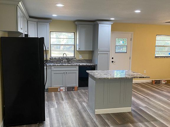 3rd image of 113 Lake Gem Dr