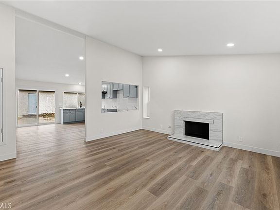 4th image of 1365 W Etiwanda Ave