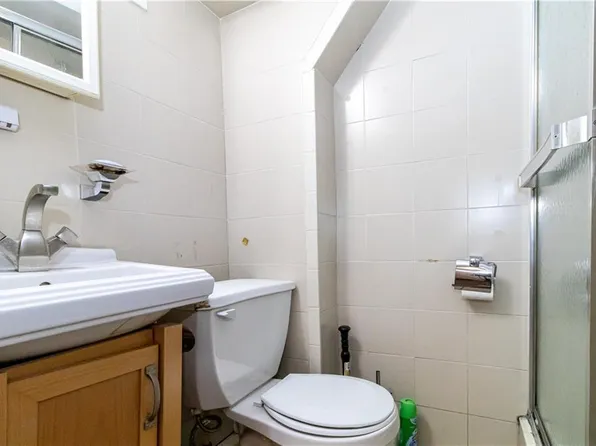 2 Roosevelt Court image 19 of 22