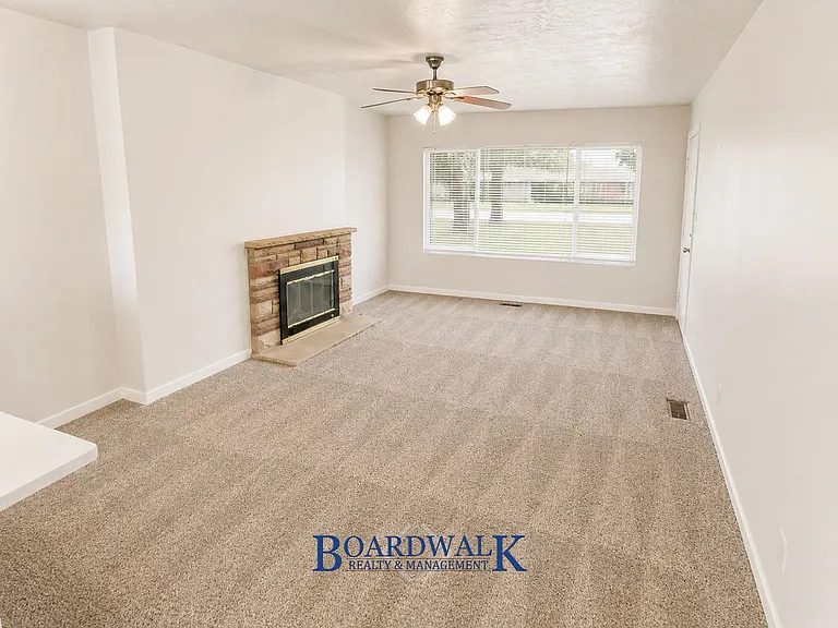 325 E Baird Cir — Photo 5