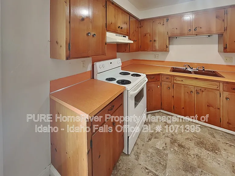 1110 Garfield St #4 — Photo 4