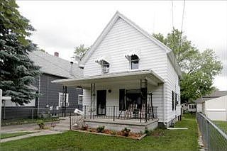 1st image of 188 Kingman Ave E