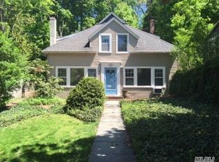 11 5th Ave, Northport, NY 11768