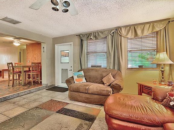 4th image of 477 Pasaje Ave