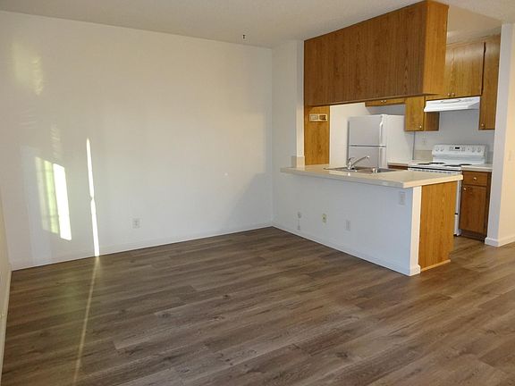 4th image of 4454 Cherokee Ave APT 5
