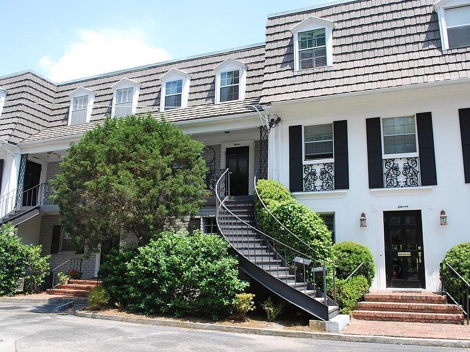 River Shore condo main front