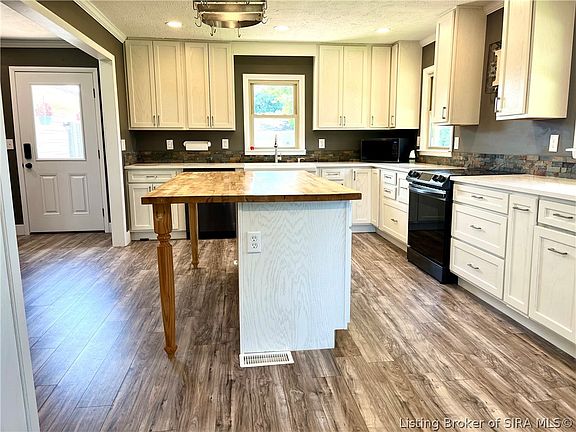4th image of 3002 S Hanover Saluda Road