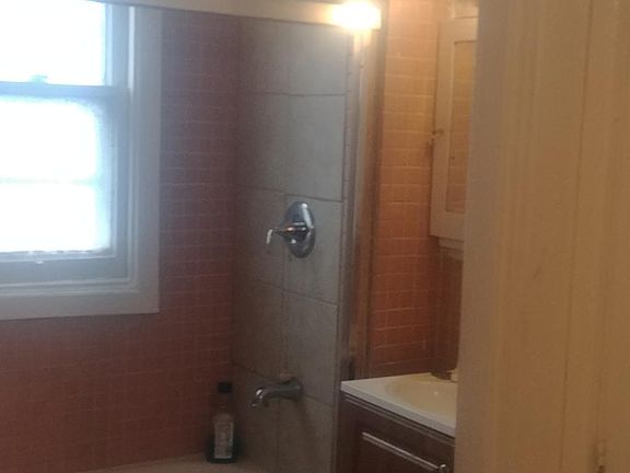 5th image of 142 Victoria Ave