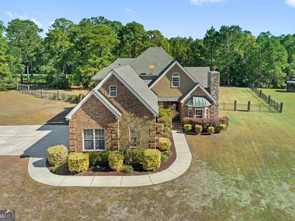 24 Demeries Lake Ct, Richmond Hill, GA 31324