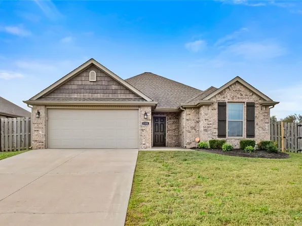 1221 Rosemary St, Centerton, AR 72719