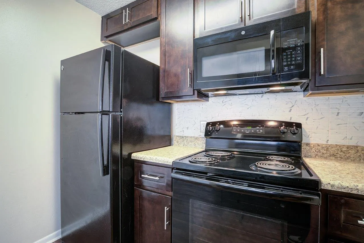 Tuscany Pointe at Tampa Apartment Homes — Photo 2