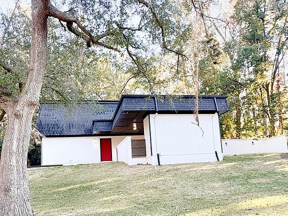 2nd image of 2201 Riverside Dr