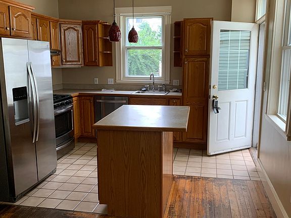 4th image of 842 E 5th St