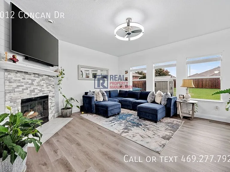 1012 Concan Dr — Photo 5