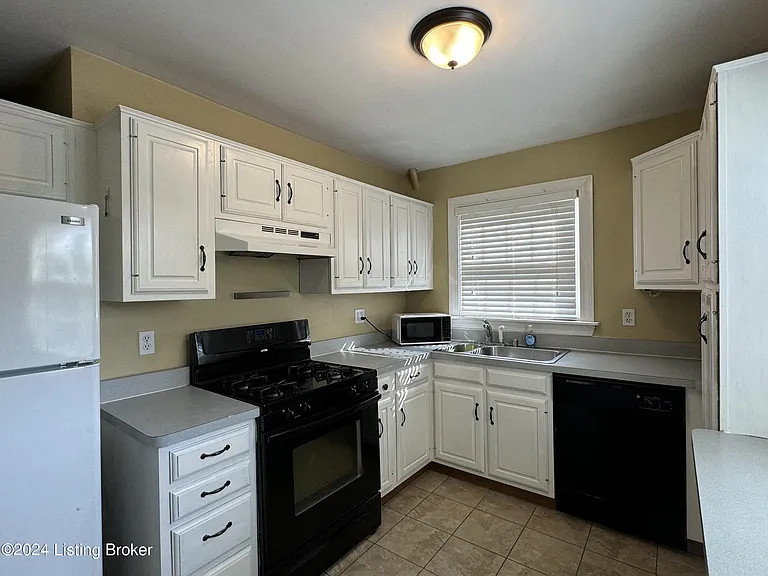 249 Norbourne Blvd — Photo 13