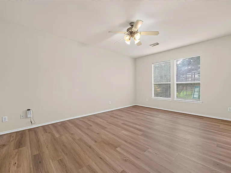 1807 Katlyn Ln — Photo 24