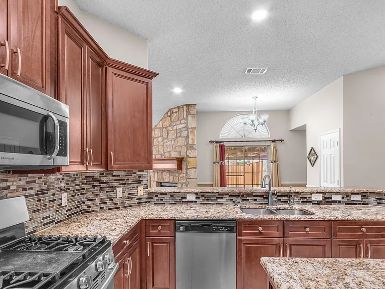 10809 River Oaks Dr — Photo 10
