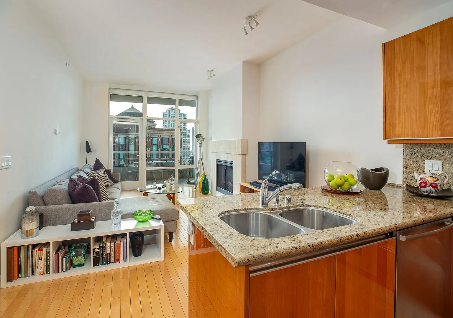 Furnished condo in the heart of San Diego - Luxury — Photo 2
