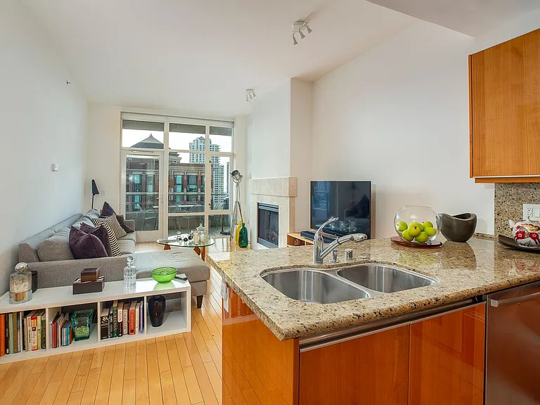 550 Front St #907 — Photo 2